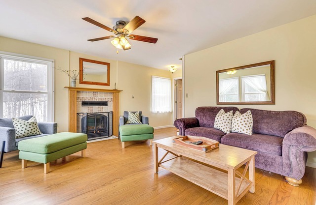 Family Home w/Game Room & Decks in Etlan!
