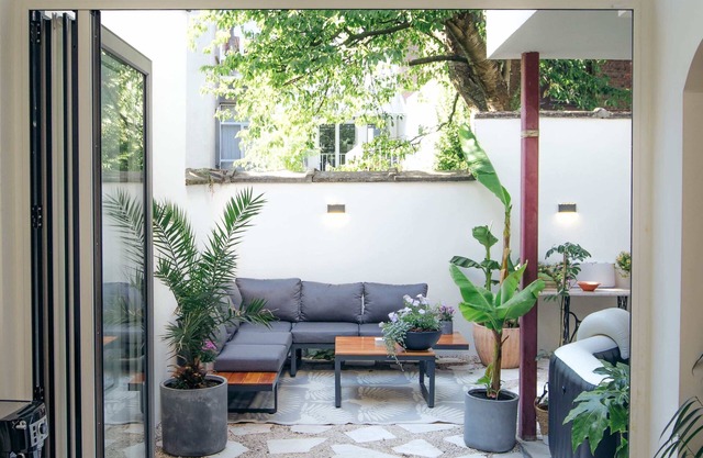 Family home with garden, jacuzzi & bbq