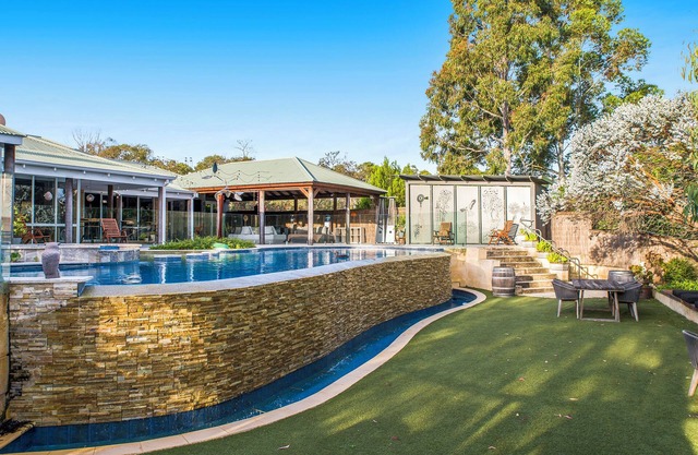 Family home with pool, spa and games room. Perfect for a retreat or bridal party