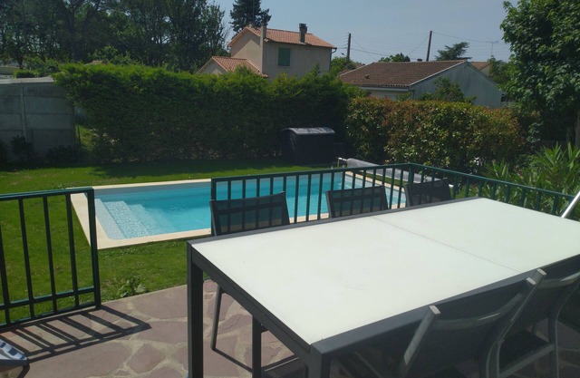 Family house with private pool 8*4