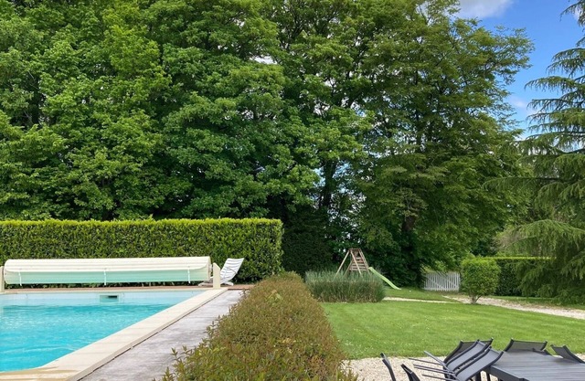 Family House With Swimming Pool and Tennis