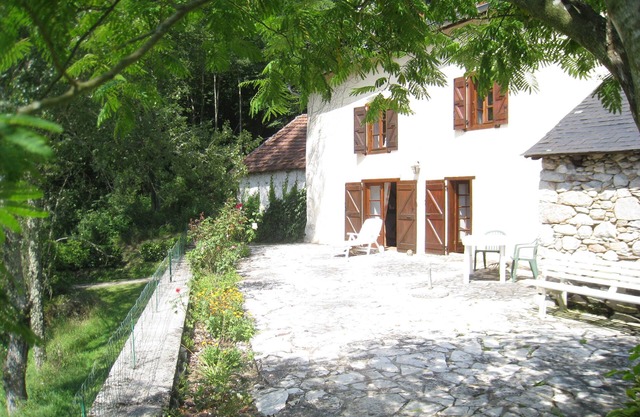 Family house surrounded by nature, facing Mont Valier