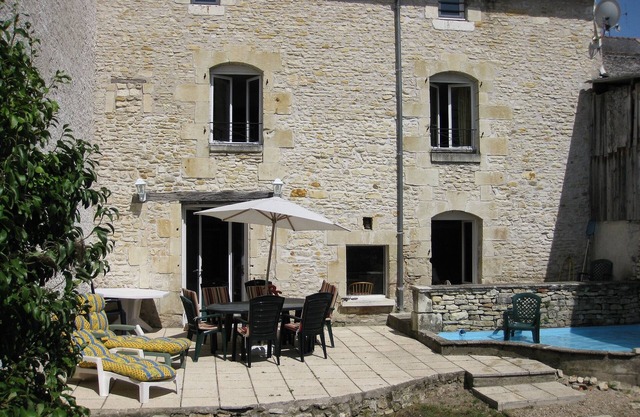 FAMILY HOUSE with GARDEN on PLACE DU MARCHE. Great for couples/families/pets.