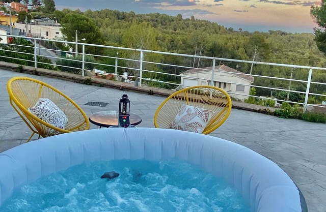 Family house with mountain views. 35" from Barcelona! (Suitable for pets)