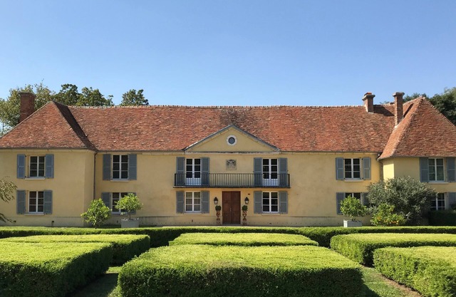 Family manor house and outbuilding in the Pays d'Auge