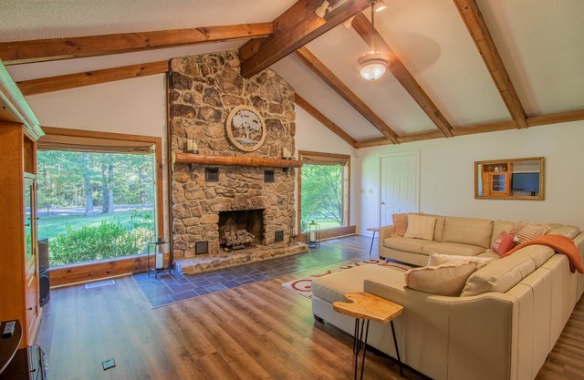 Family mountain cabin with room to spread out 20 minutes from Harrisonburg, VA.