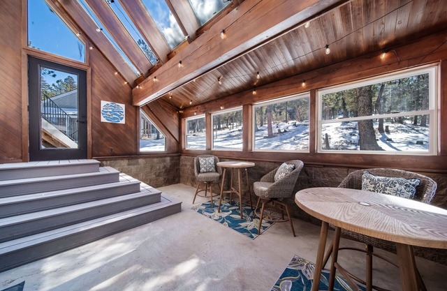 Family Mountain getaway w/views! Close Denver, RedRocks, HOTTUB, Hiking,fishing