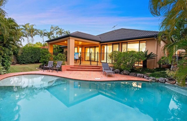 Family Oasis w/Pool Living Rooms & Peaceful Vibes