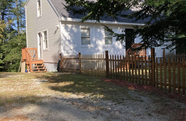 Family & pet friendly lakeside home with game room, close to park & pools