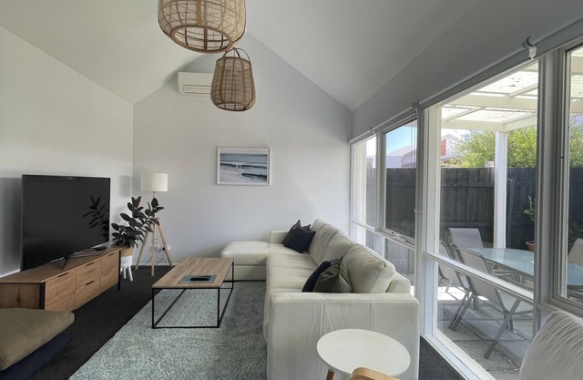 Family & Pet Friendly - Only 1 Block From The Beach & Flying Fox Playground