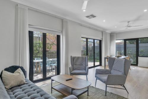 Family Retreat with Balcony and Courtyard