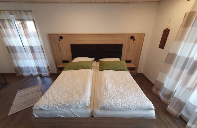 Family room "Burgberg" with balcony - accommodation in the Brandgasse