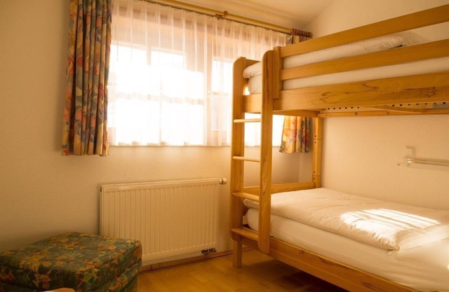 Family room, separate toilet and shower - Alpengasthof Moser
