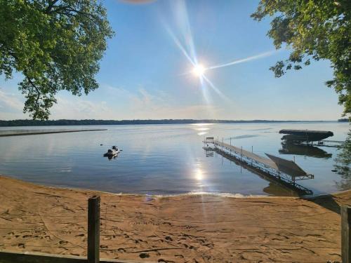 Family Shoreline Hideaway