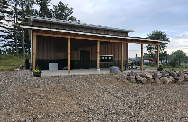 Family size lodge! Deer Ranch Experience 20 mins from legendary Frankenmuth!