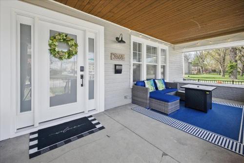 Family Spacious 5BR Retreat w Game Filled Basement Suite