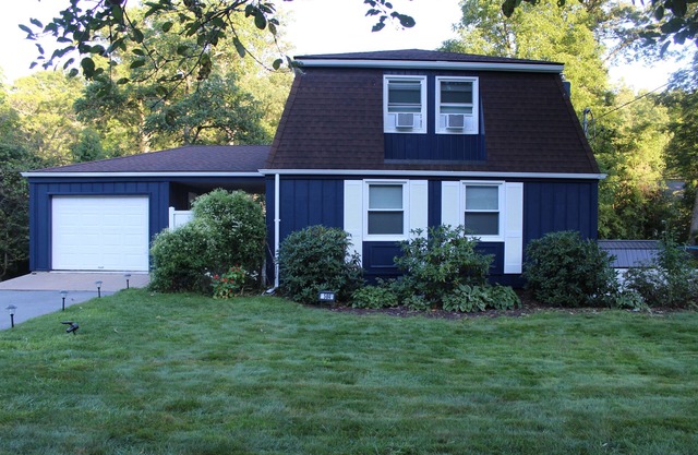 Family-themed home, Sleeps 11, Close to PSU. Quiet Neighborhood, 2.5 Baths,