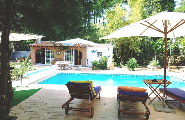 Family vila 15 people heated swimming pool , large garden, near beaches