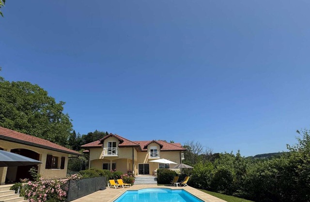 Family villa at lake Annecy, pool et nature