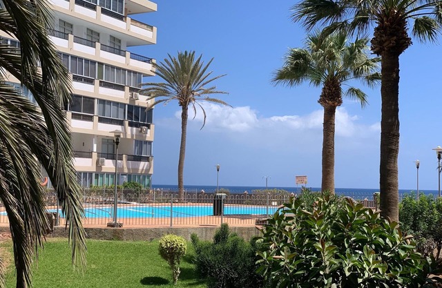 Fantastic apartment right on the beach and with sea views