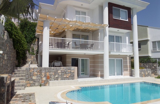 Fantastic 4 Bedroom Villa with Private Pool, Close to the Village of Sarigerme