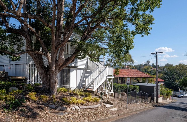 Fantastic base for business meetings, dinner parties or family get together!