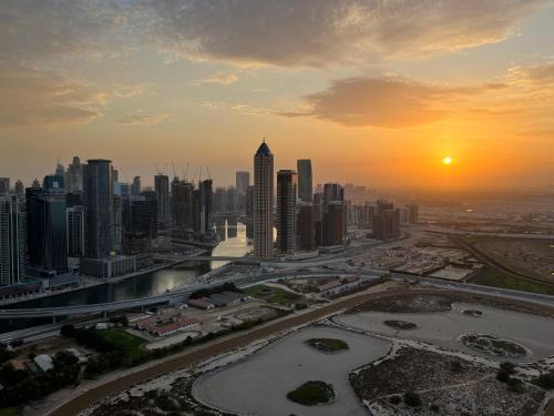 Fantastic Downtown Skyline und Sea View 44th floor Pool Gym Luxury Studio