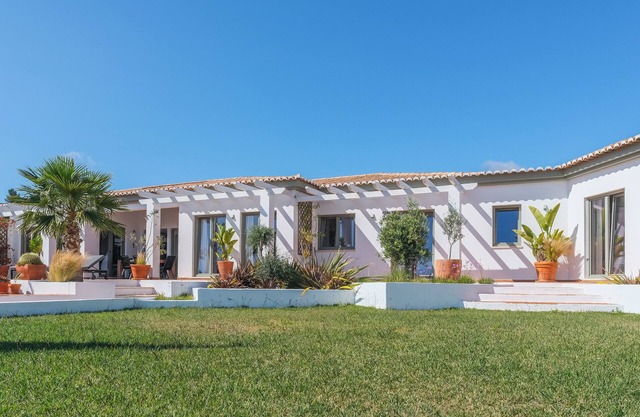 Fantastic Family Villa with sparkling Private Pool