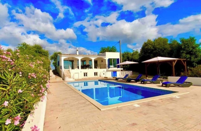 Fantastic location/Sea view/Private pool/AC