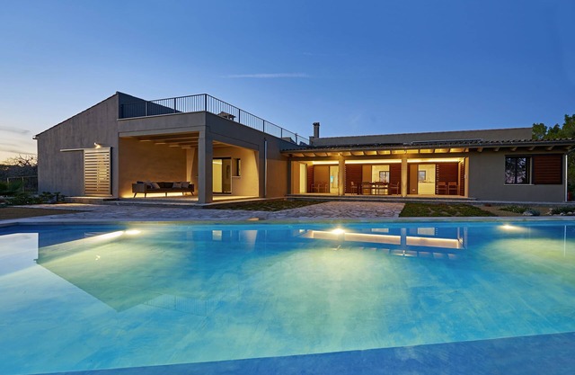 Fantastic new villa with infinity pool
