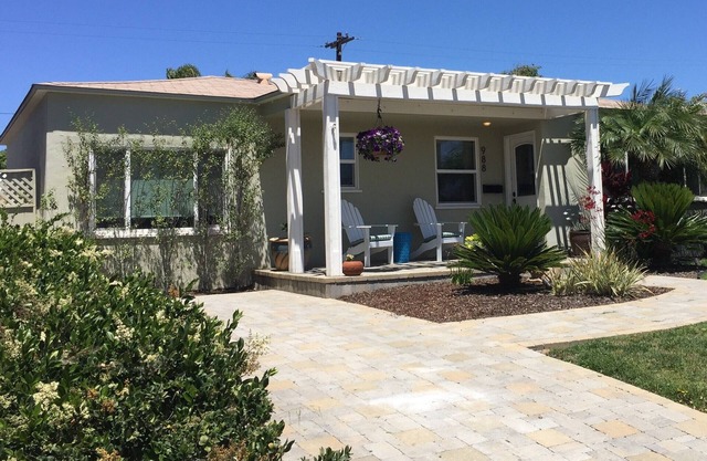 Fantastic North Pacific Beach Cottage LAST MINUTE DEALS AVAILABLE!