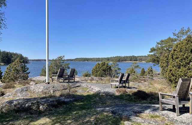 Fantastic seafront location with pool and Inga Lindstrom around the corner