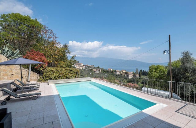 Fantastic Villa with Private Pool, Lake View & Terraces; Double Garage