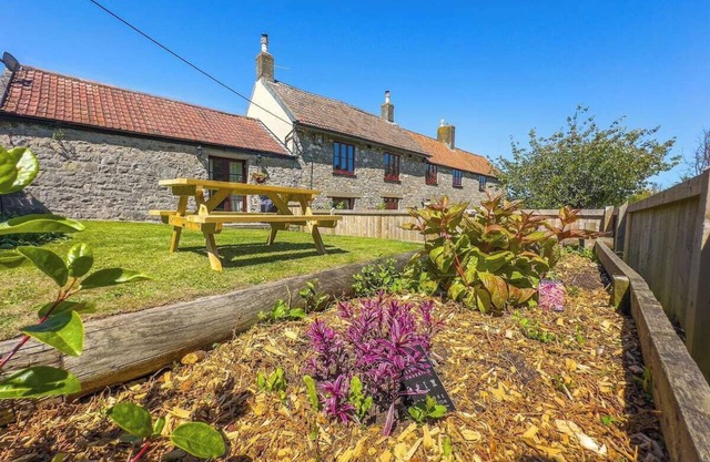 Farm Cottage (Cosy Coastal Retreat-Dog Friendly)