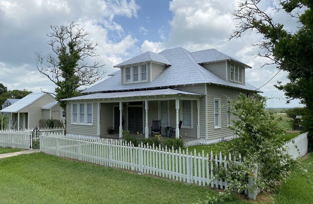 Farm House Inn - Quiet Country Elegance