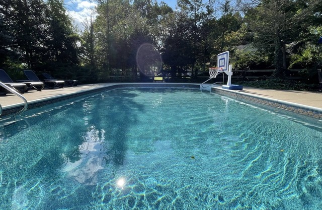 Farm house, loft & guest house Heated Pool Ponds Screened Gazebo Bocce court