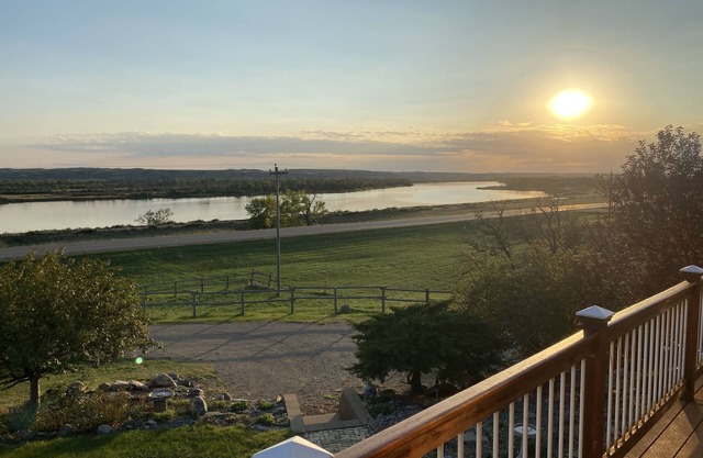 Farm Island Missouri River Views