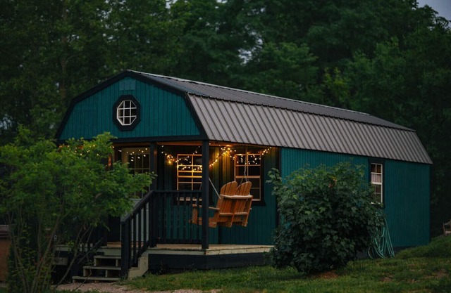 Farm stay. Hot tub. Pond Nature views near dwntwn