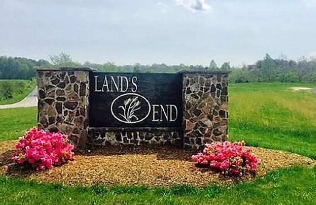 Farmers' Landing - Secluded Private Waterfront Home at Lake Anna in Quiet Cove.