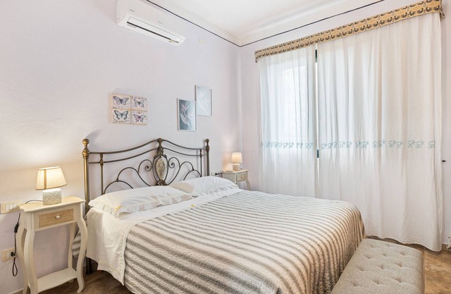 Farmhouse 'Cuaddus E Tellas- Room 1' with Shared Garden, Wi-Fi and Air Conditioning