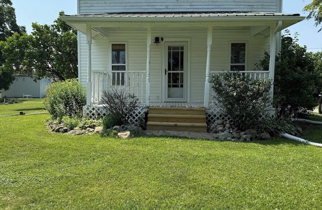 Farmhouse in Grand Blanc - 3 bedrooms near Lakes & Eats