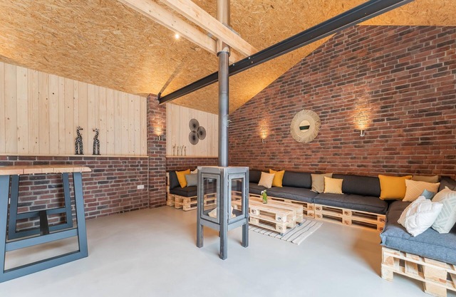 Farmhouse in the Achterhoek with hot tub and beach volleyball
