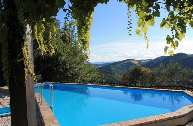 Farmhouse in the hills. Dependance for 4/6 people. Panoramic view!