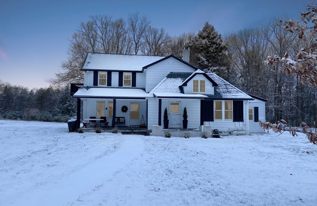Farmhouse on 179 acres! Private creek! Barn! Hiking trails! Minutes from town!