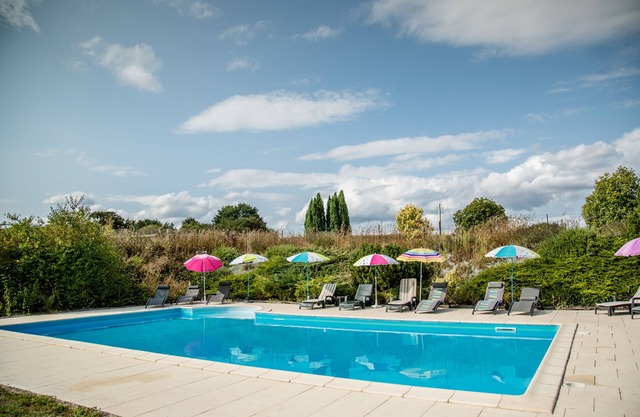 Farmhouse with shared heated pool at Le Haut Gué