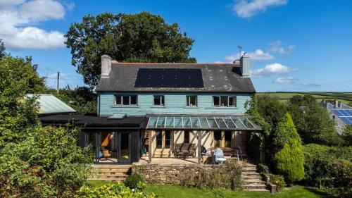 Farmhouse With Garden & Countryside Views