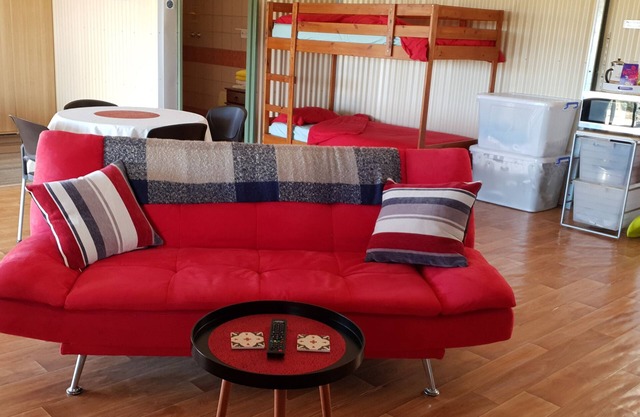 Farmstay cabins in Western Australia, close to highway.