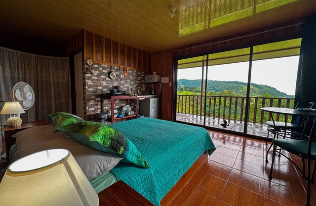 Farmstay with Ocean View in Monteverde! Nature, private and amazing views