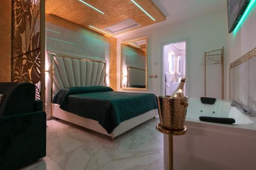 FASHION APARTMENT GOLD Bologna with JACUZZI & CAR GARAGE
