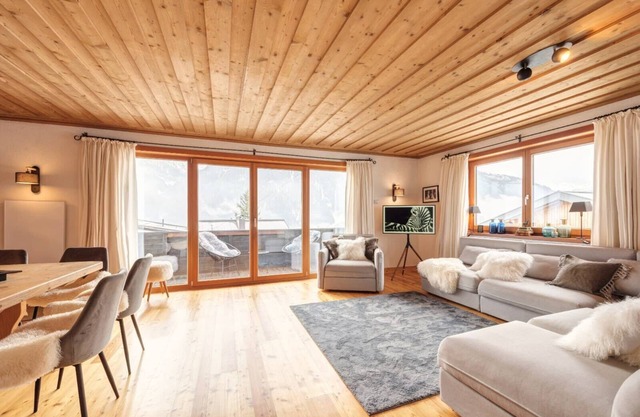☆ FavoriteStays Premium Apartment with balcony